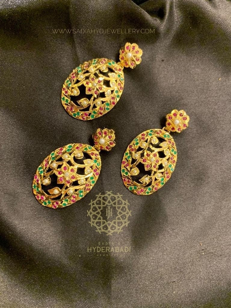 Sabiha Red Green Pendant Set