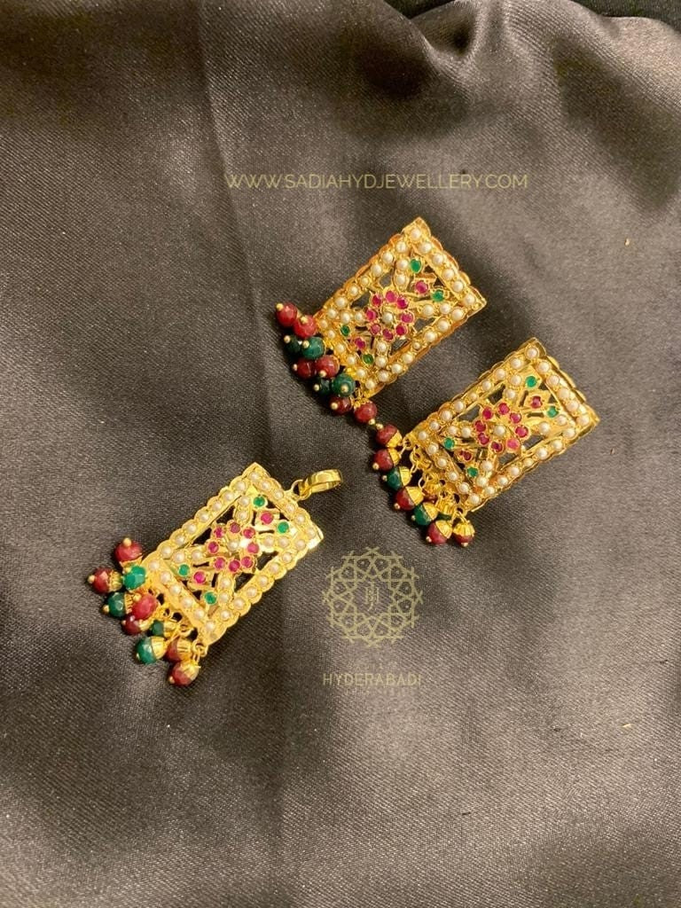 Sara Red Green Square Pendant Set