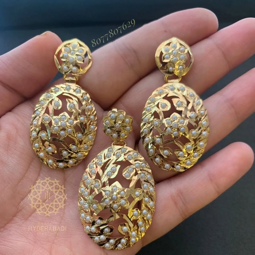 Sabiha White Jadau Pendant Set