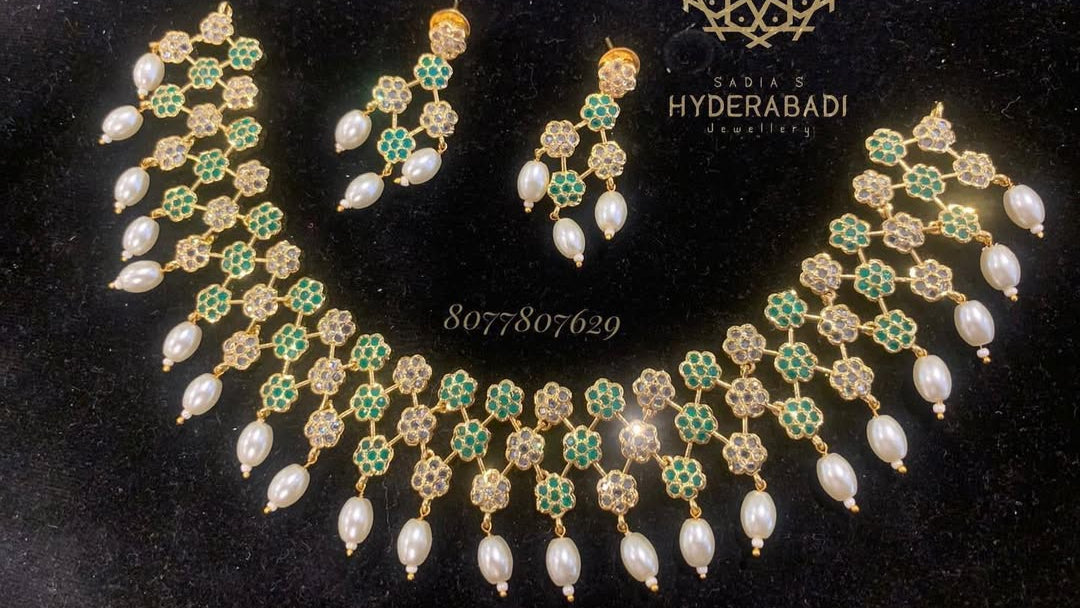 Aadila Green White Flower Necklace Set