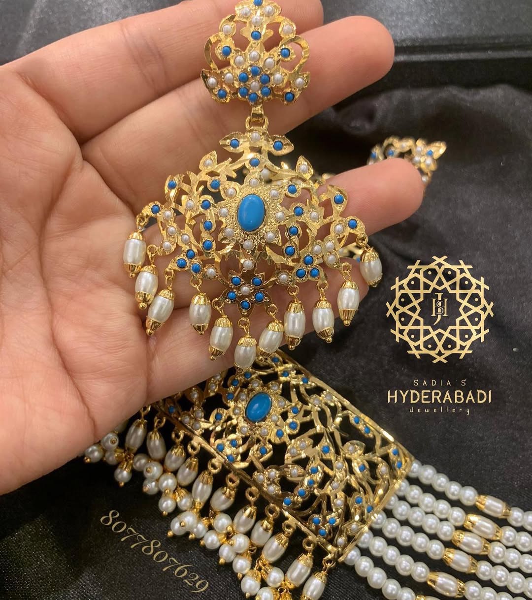 Amara Jadau Firoza White Choker Set with Matching Earrings