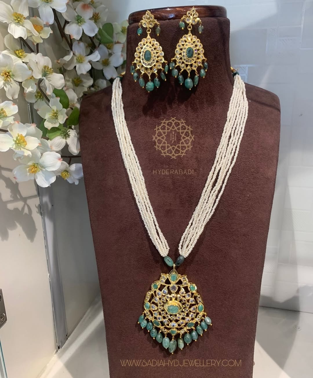 poth jewellery Fazalkha Real Emerald Poth Pendant Set
