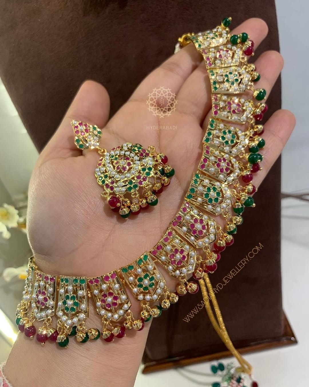 Rasha Red Green Necklace Set