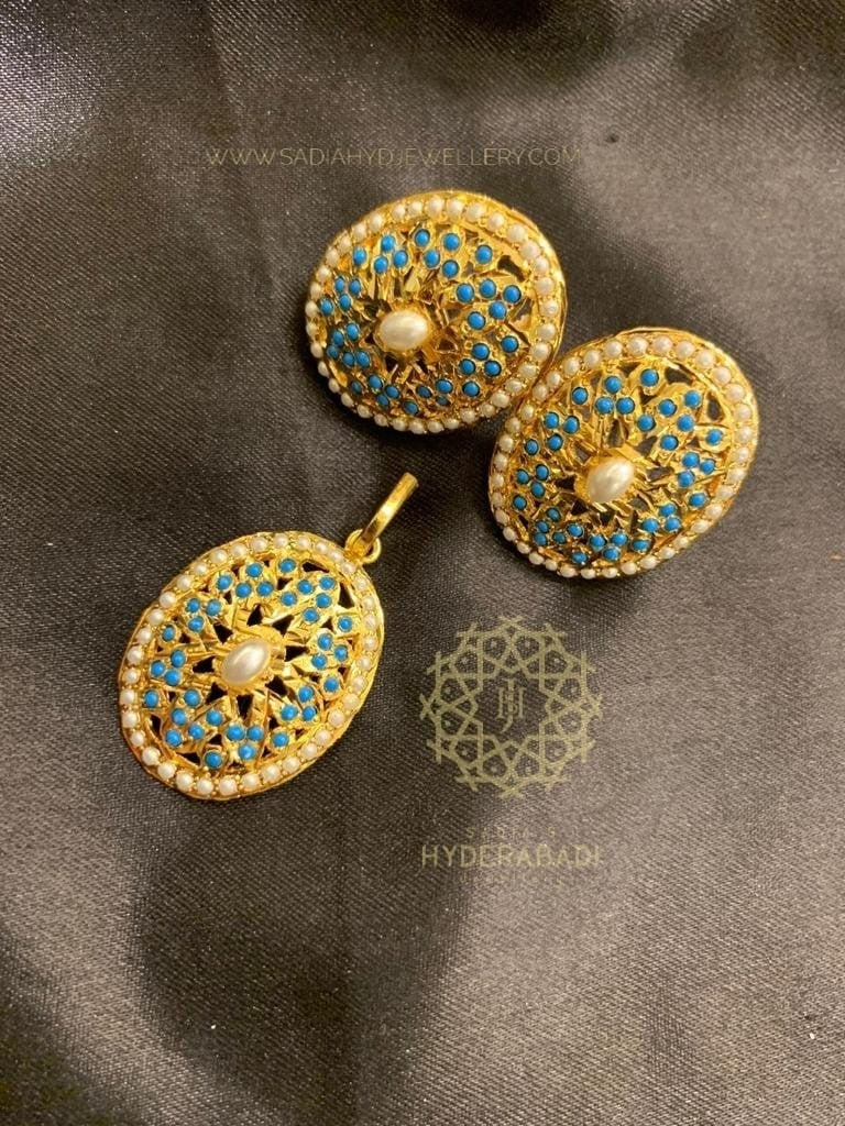 Sabeen Firoza Pendant Set