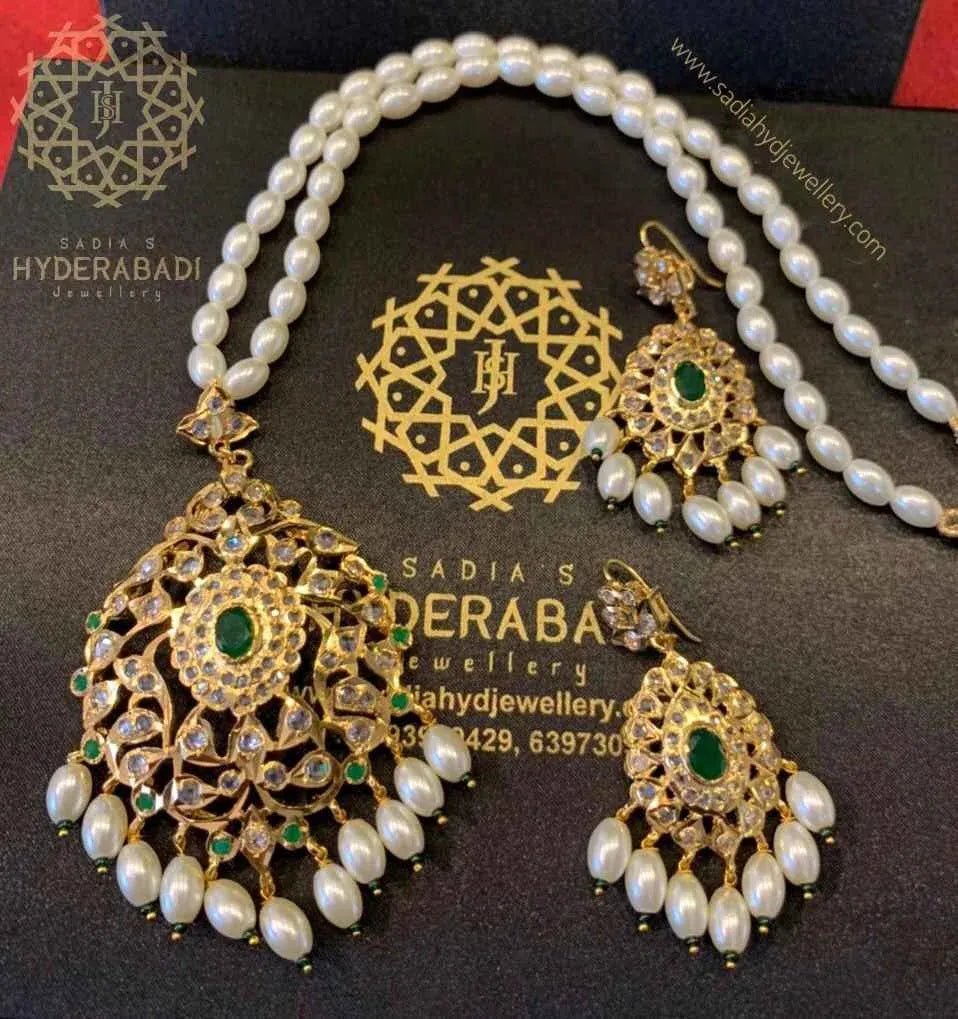 Naba Green White Pendant Set with Matching Earrings