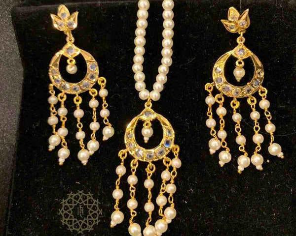 Aziza White Small Pendant Set
