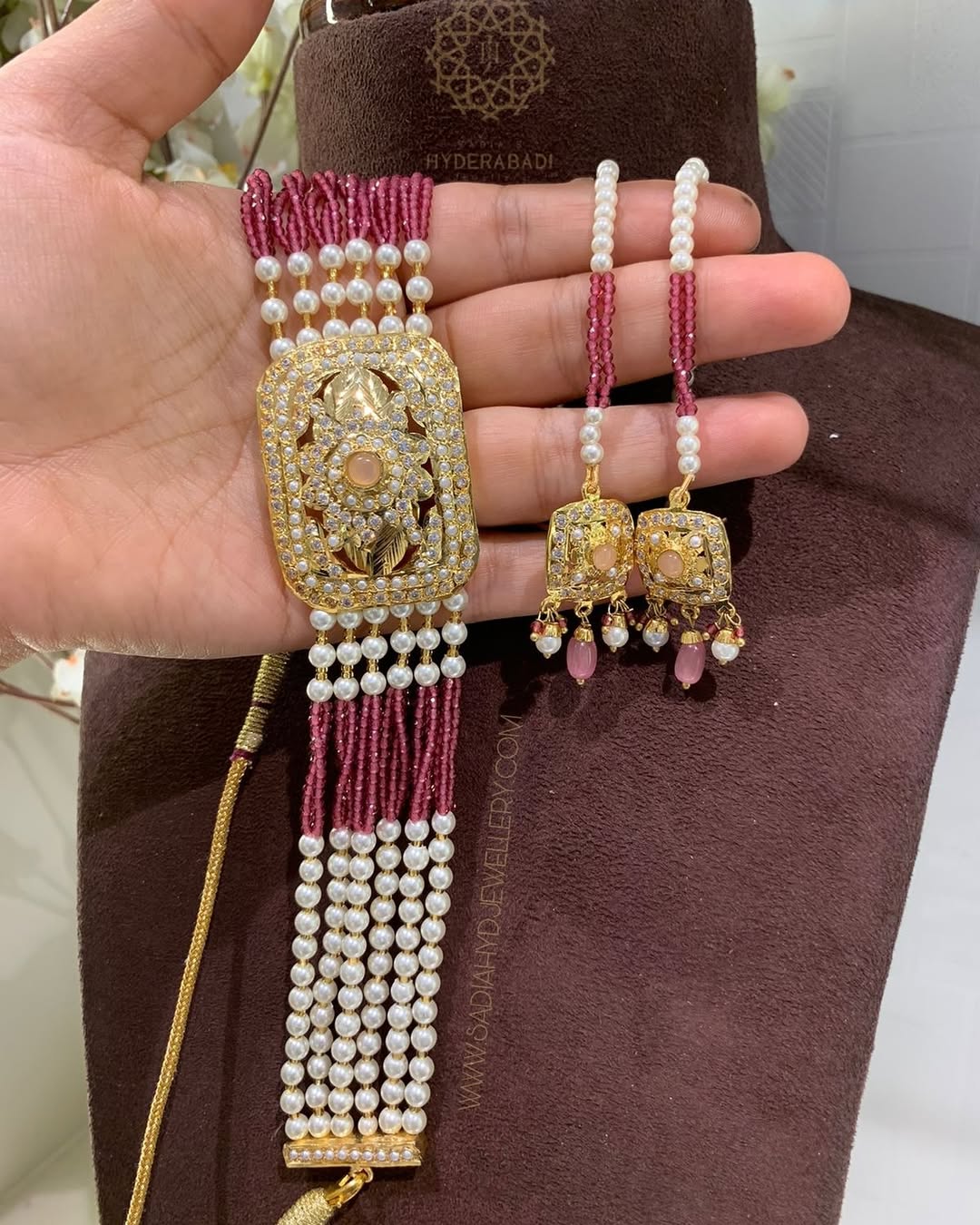 Munira Pink White Jadau Guluband