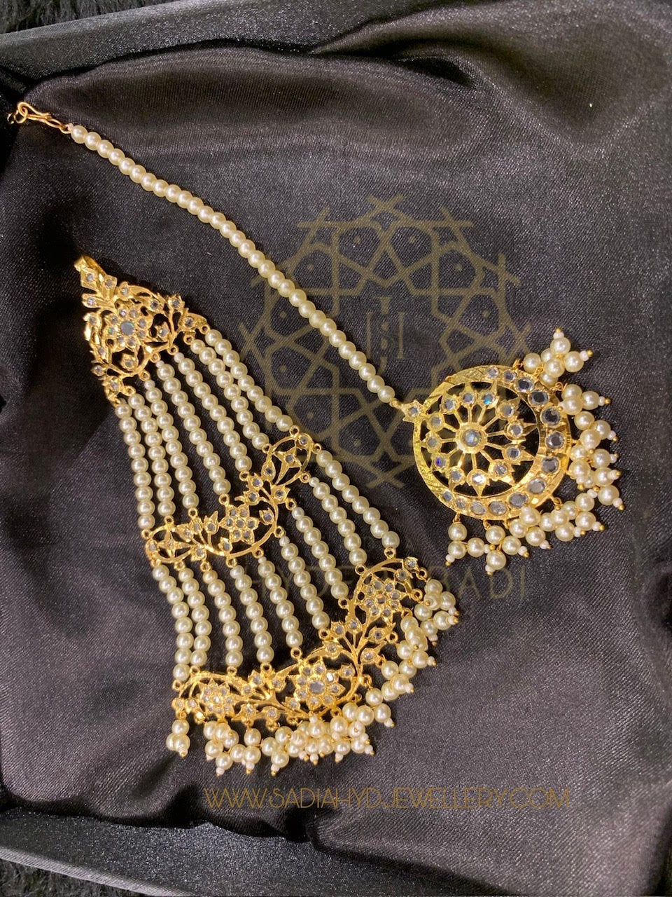 Iqra White Tika Jhumar