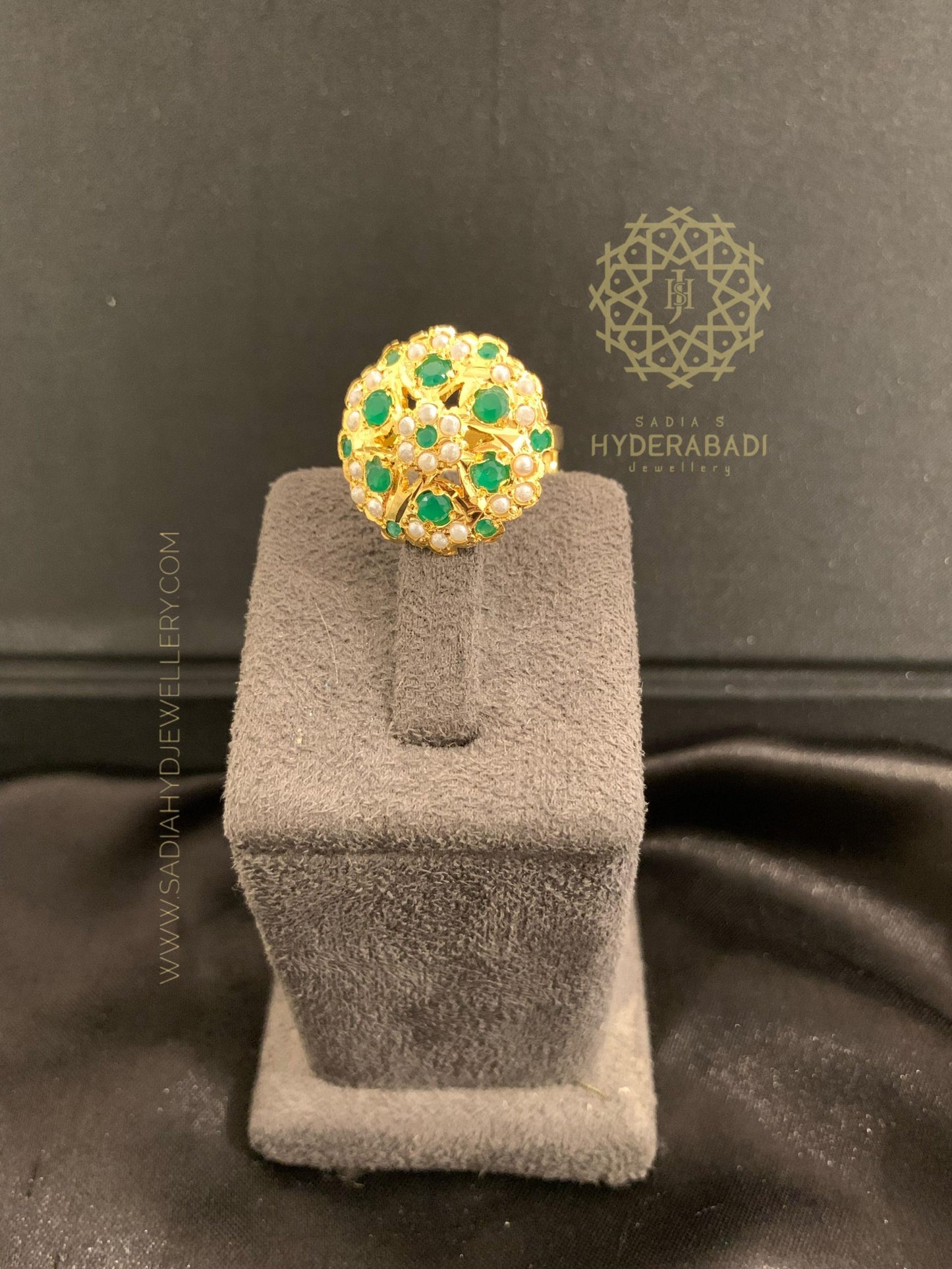 Mizna Green Finger Ring