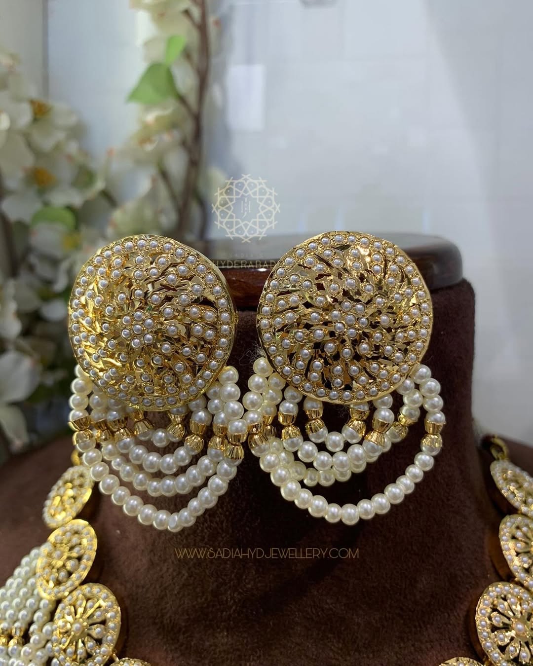 Mohtasin White Jadau Necklace Set
