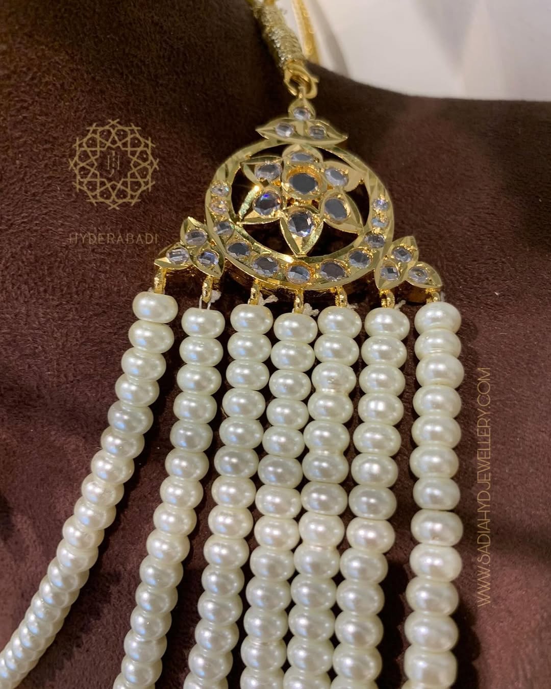 Naimal White Satlada