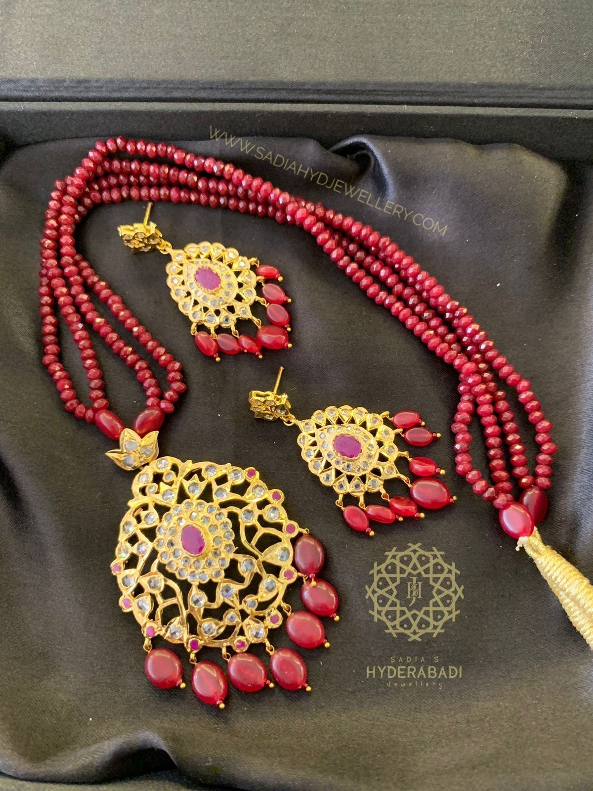 Rehmat Red Pendant Set