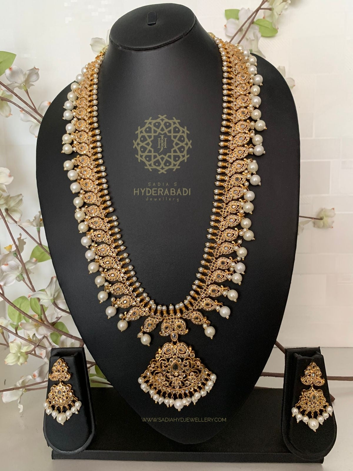 Samra White Raani Haar with Matching Earrings
