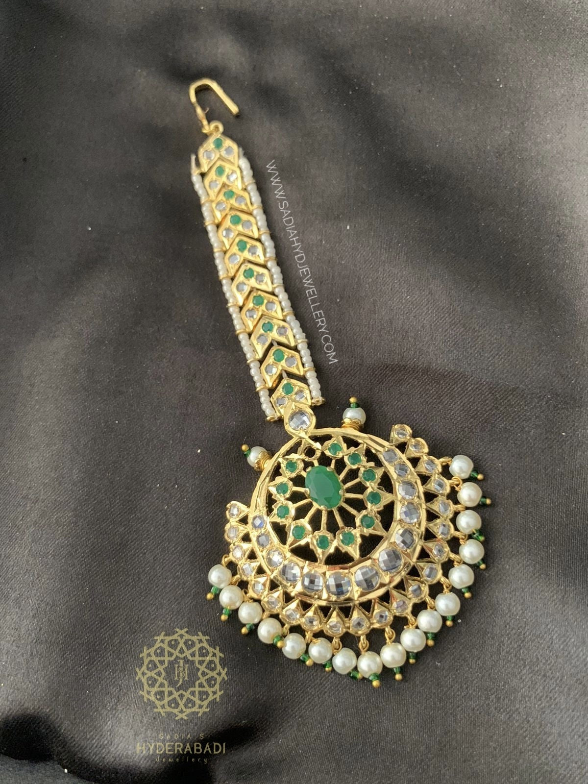 Sitwat Green White Tika