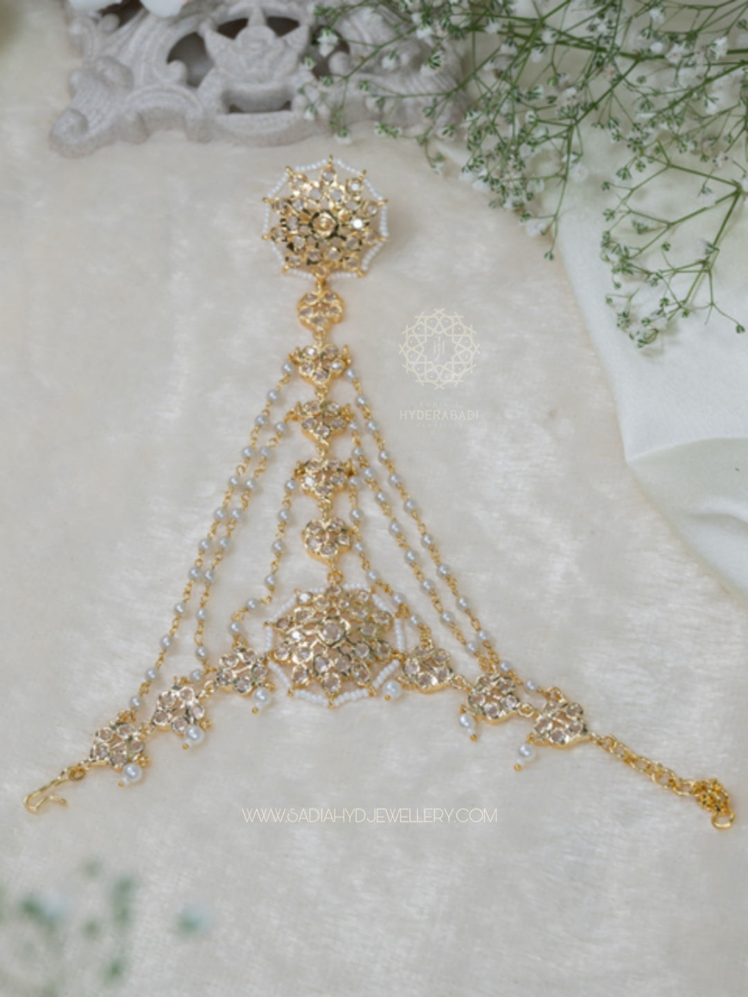 Ruquiya White Hathphool