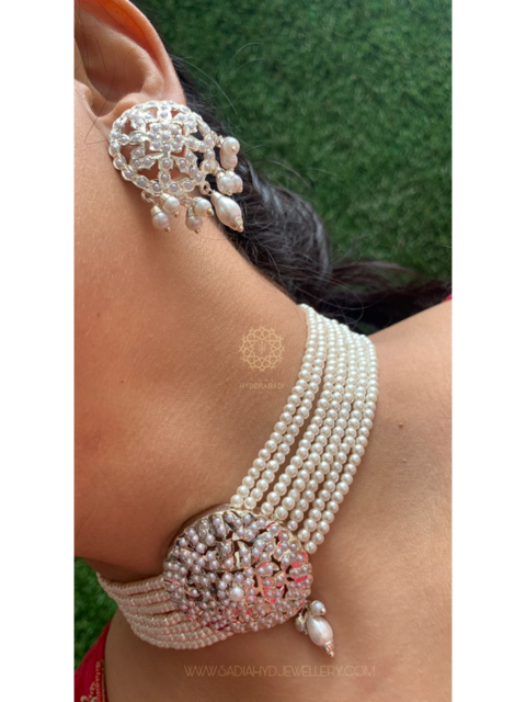 Safreen Silver Plated White Guluband Set