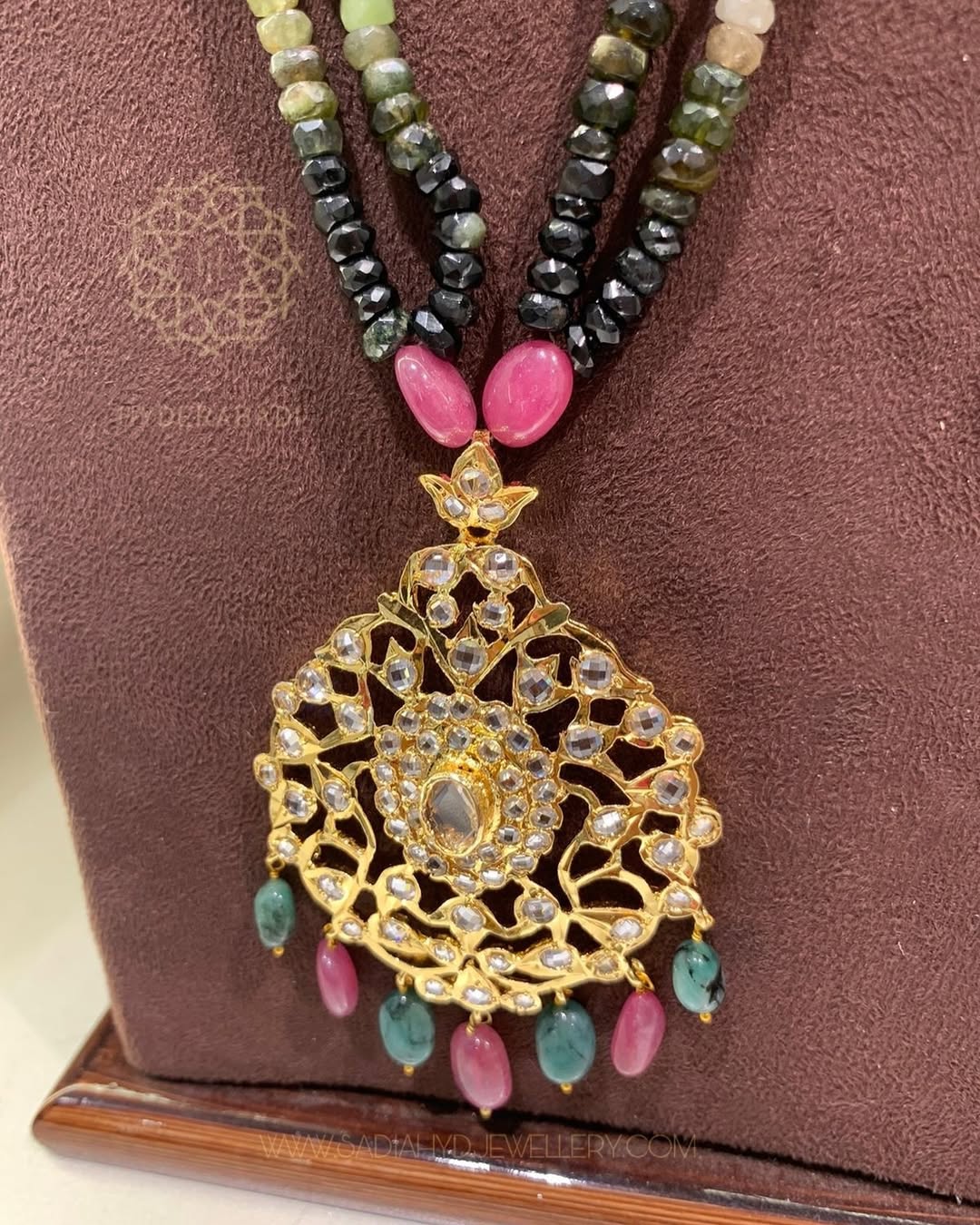 Nabila Multicolored Pendant Set