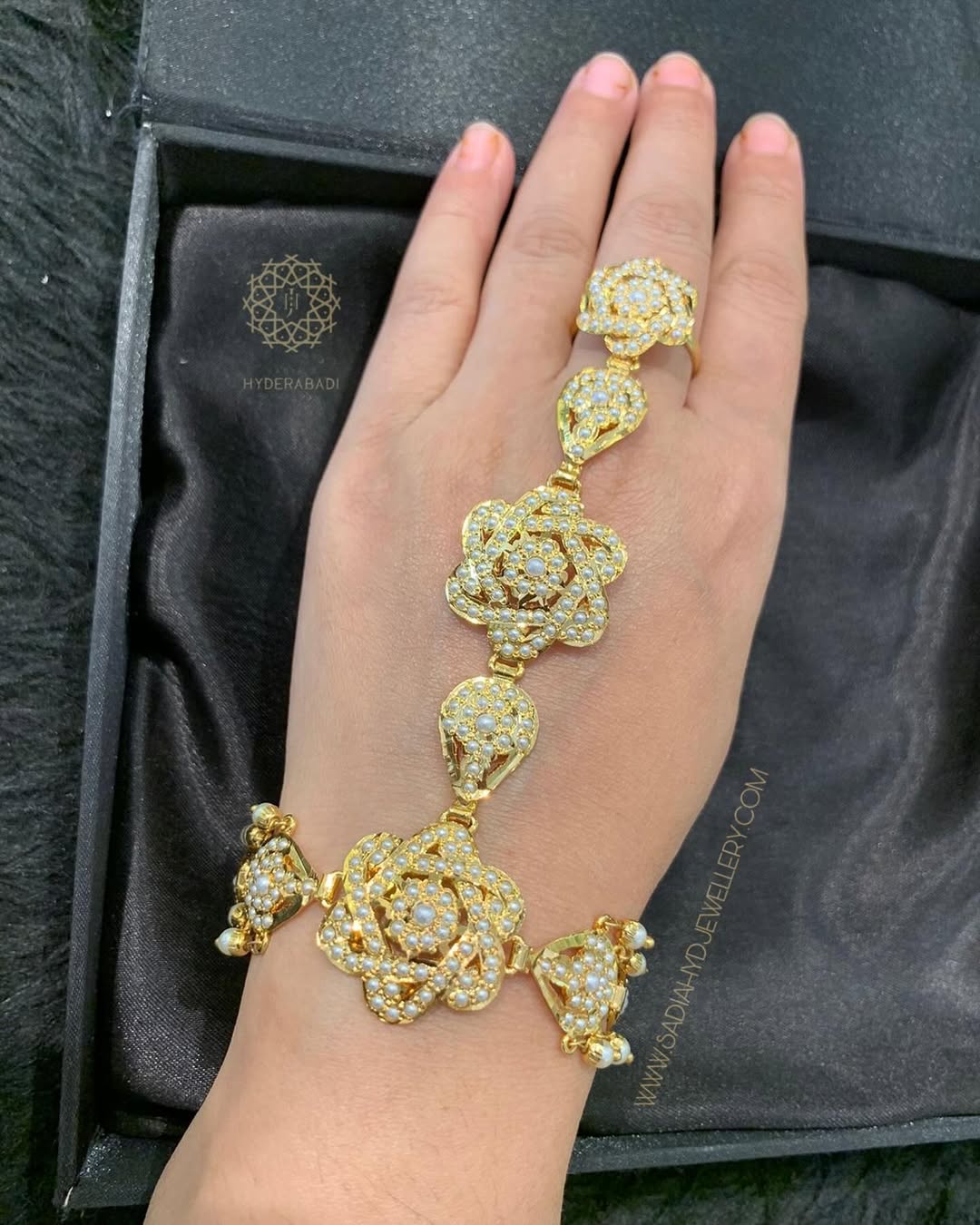 Warisha White Jadau Hathphool