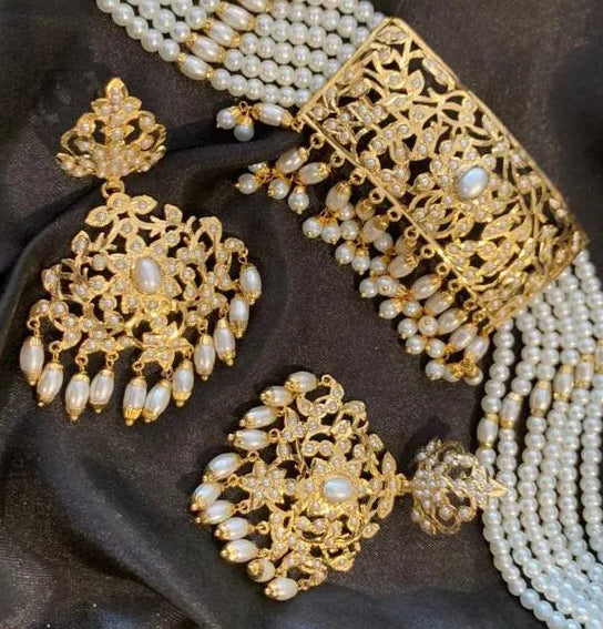 Amara White Jadau Choker with Matching Earrings