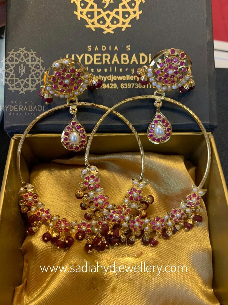 Parveen Red White Chandbali