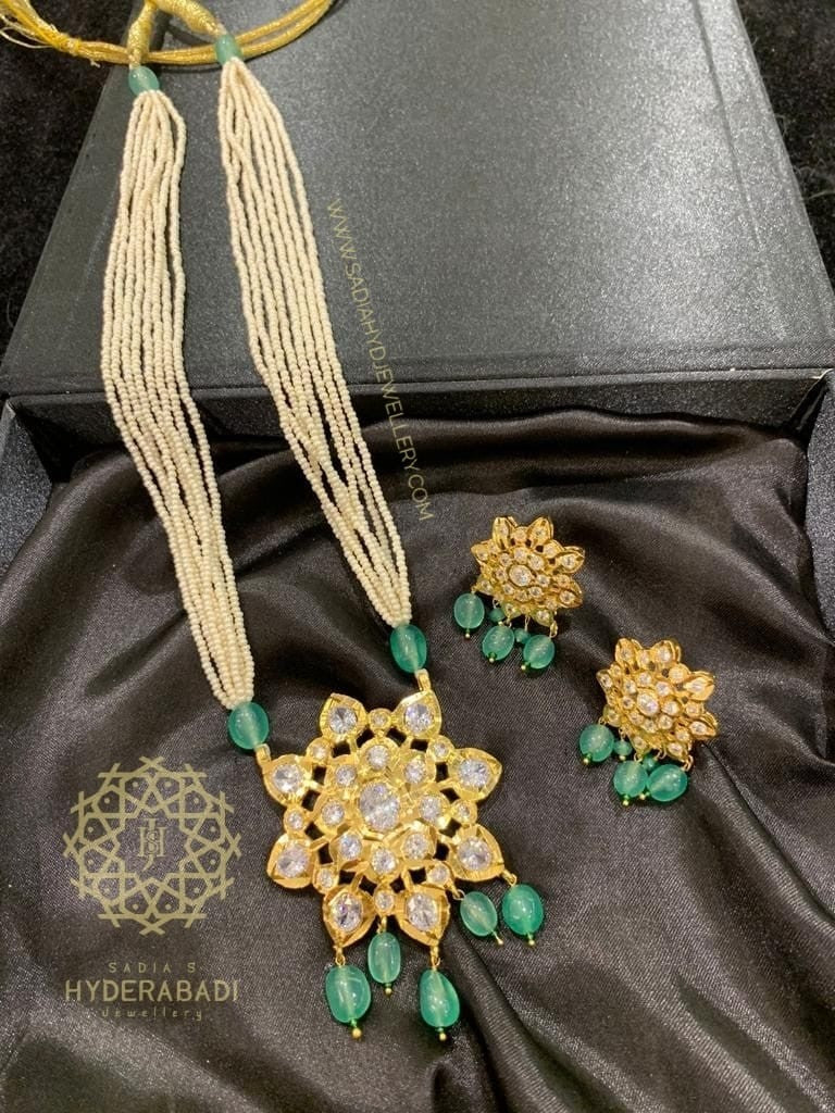 Sahiba Green White Star Pendant Set