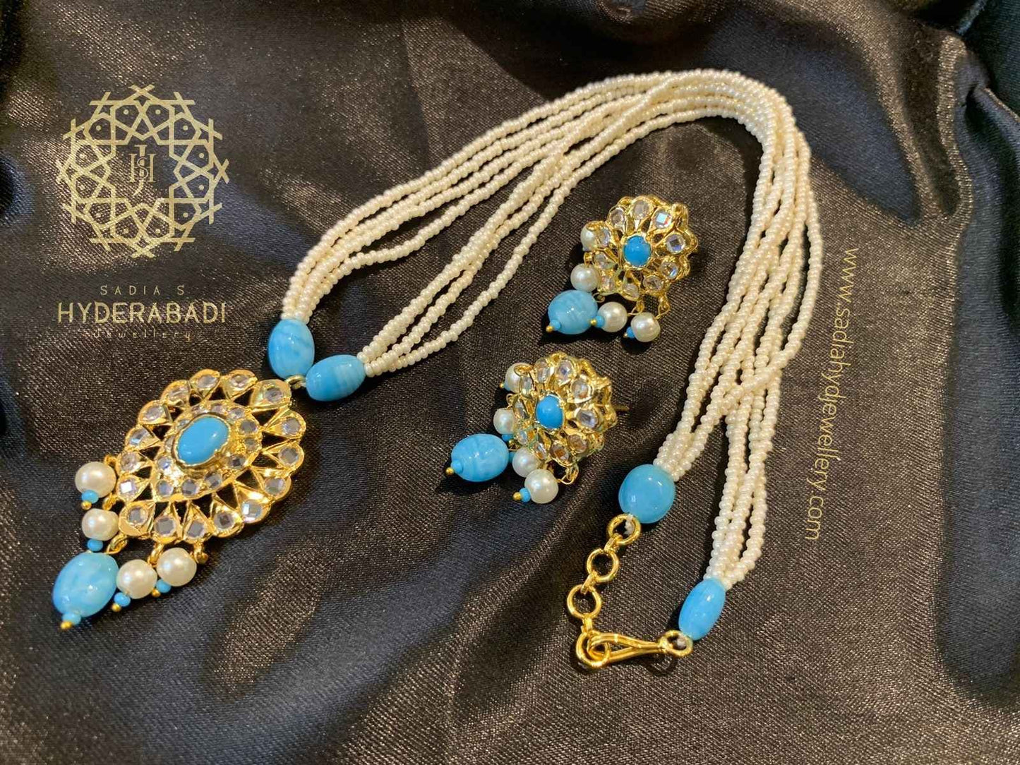 Namra Firoza Pendant Set