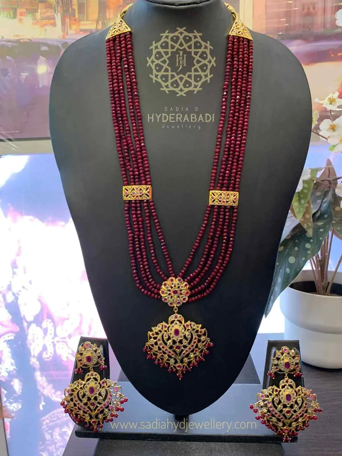 Sumbul Red Onex Rani Haar