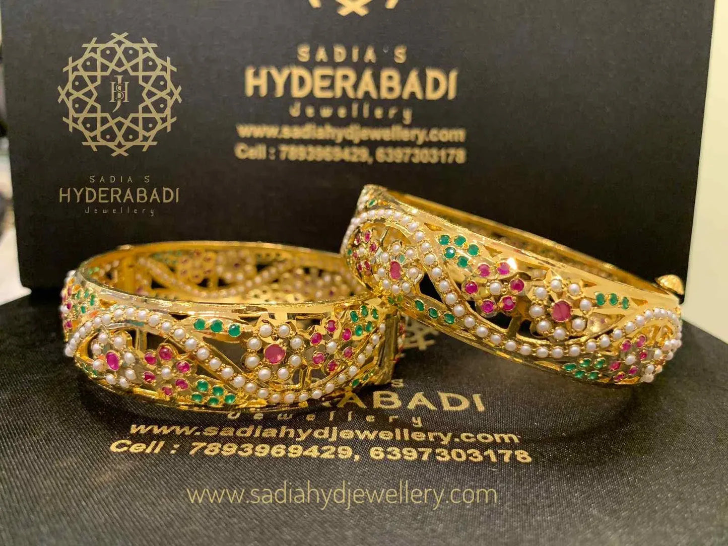 Hameeda Red Green Bangles