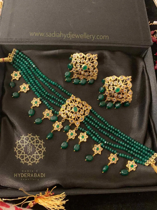 Kainaat Green Guluband with Matching Earrings