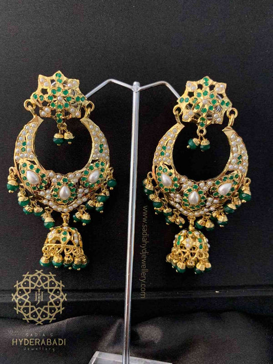 Naqeebah White Green Earrings