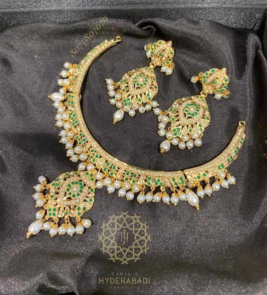 Shahana Green White Jadau Necklace Earrings