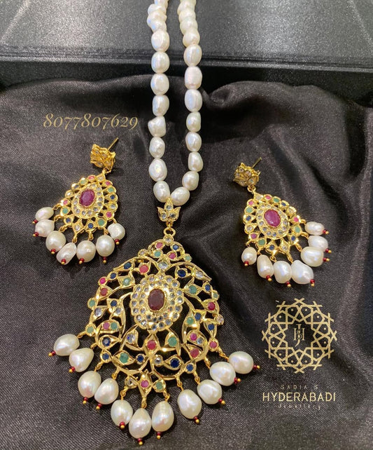 Afia Real Pearl Pendant Set