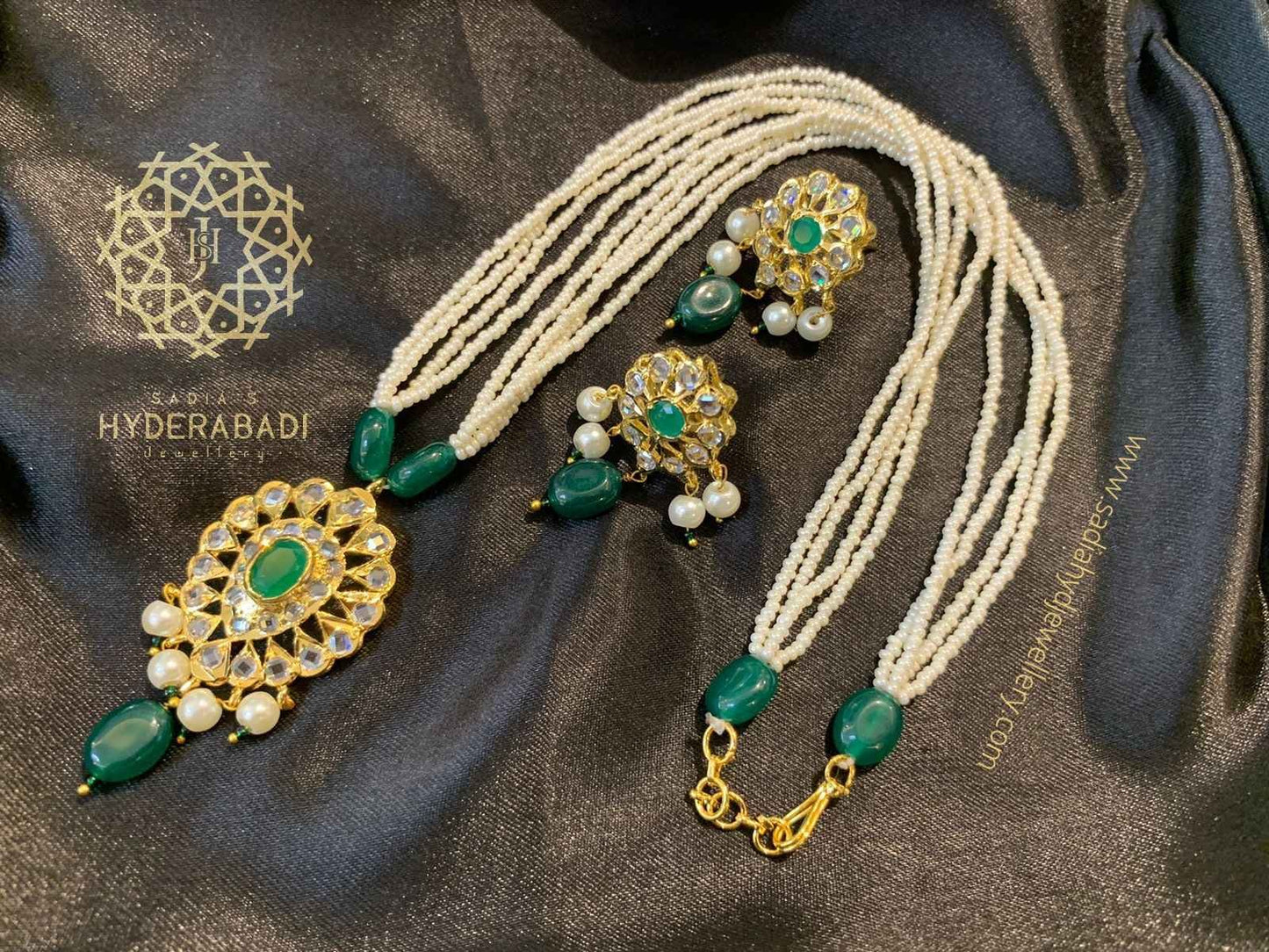 Namra Green White Pendant Set