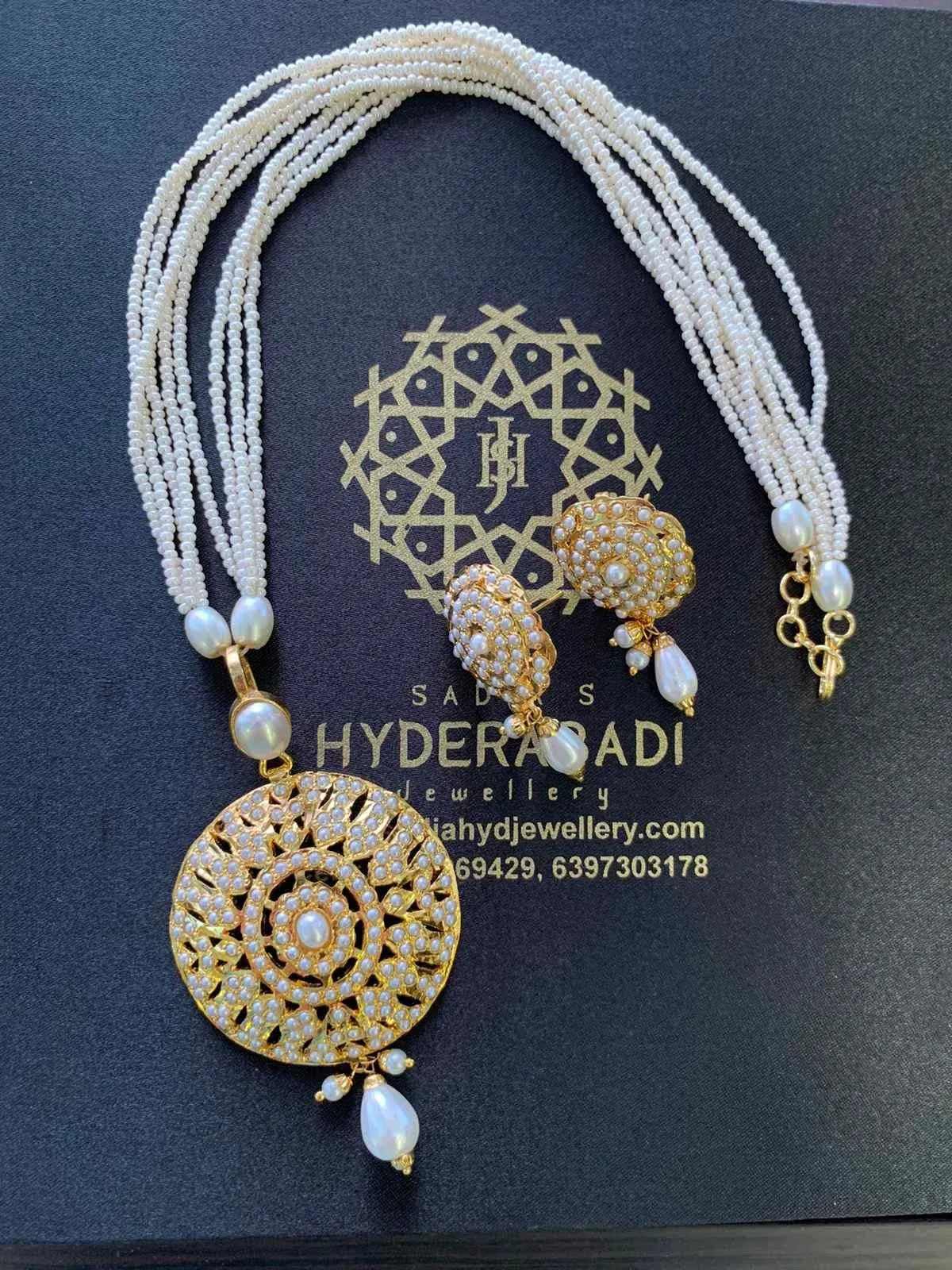 Halima White Pendant Set