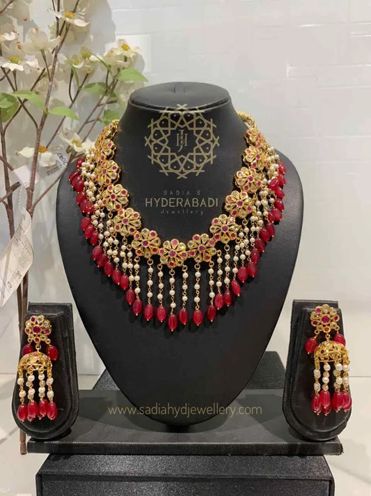 Humaira Red Flower Necklace Set