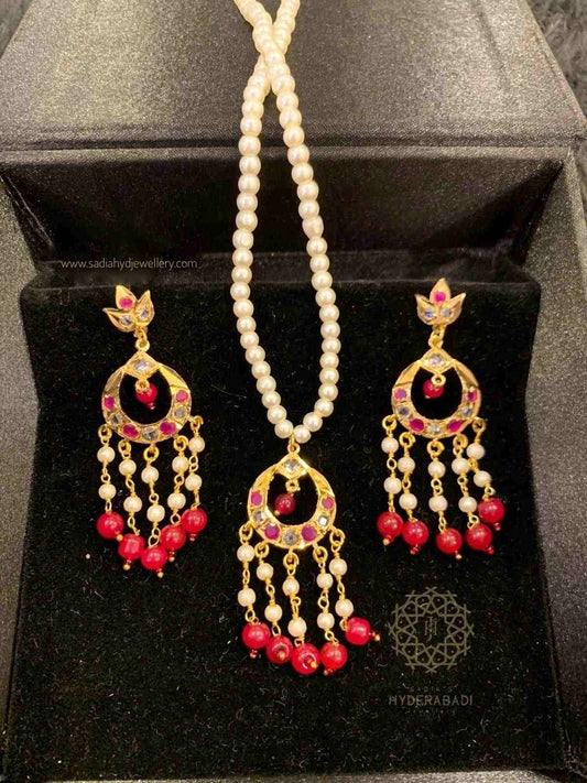 Aziza Red White Small Pendant Set