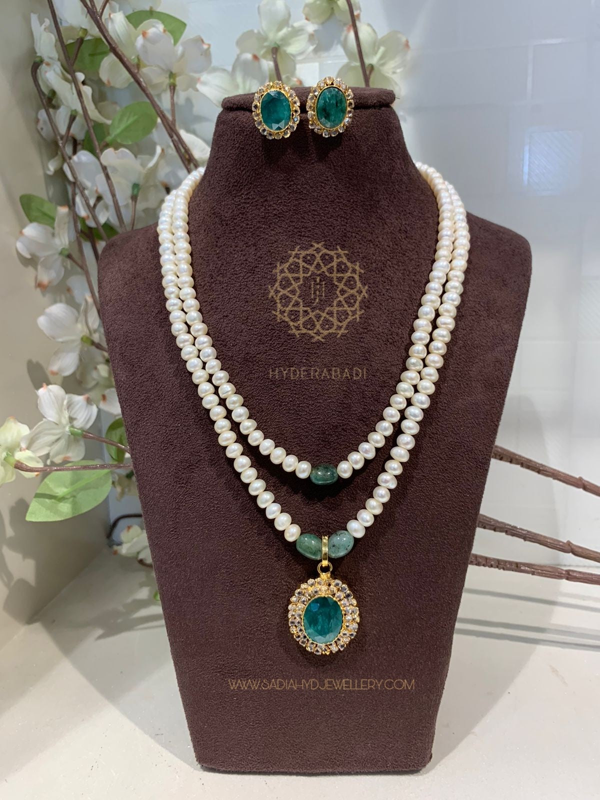 Amal Real Emerald Pan Pendant Set