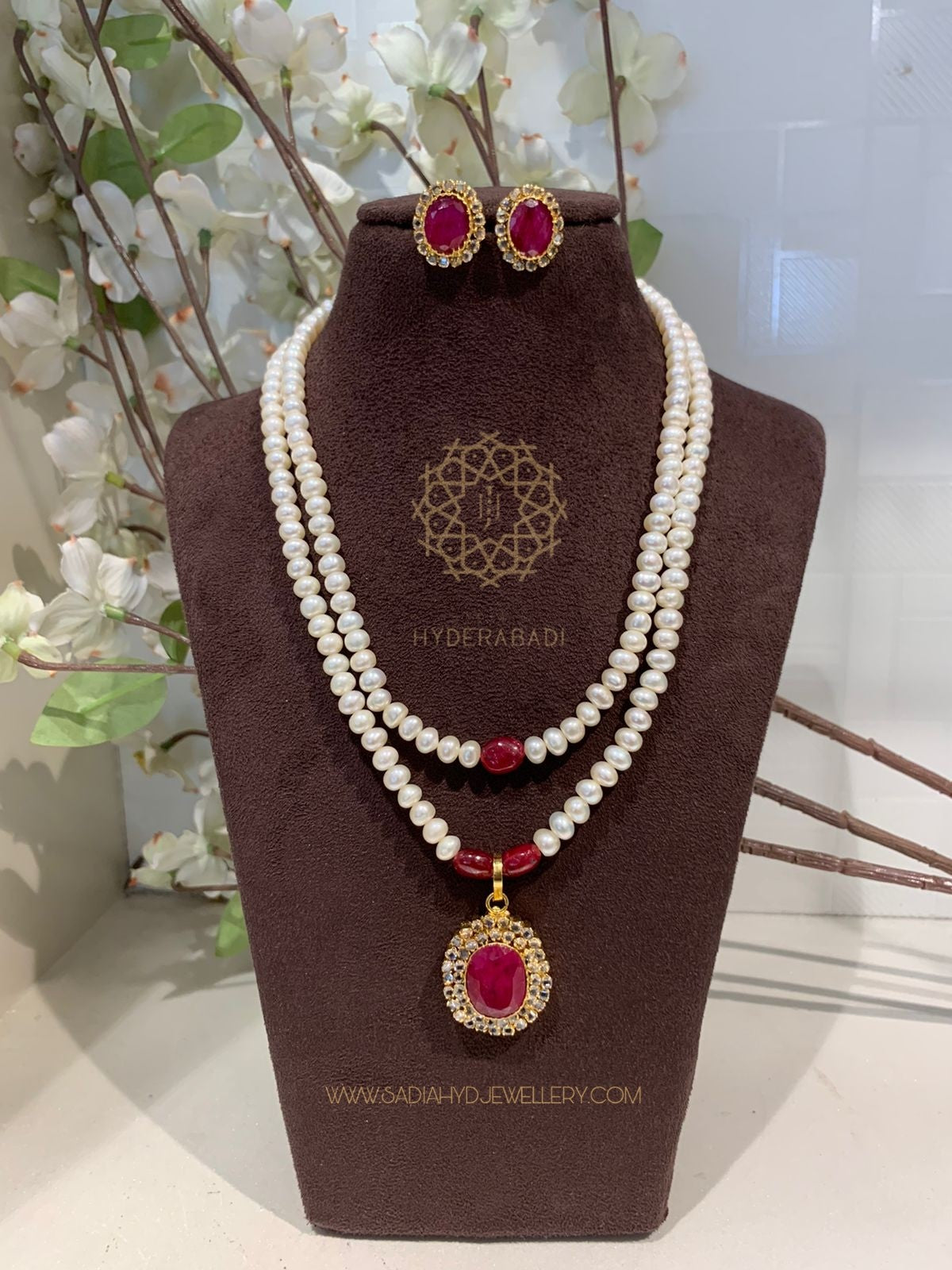 Amal Real Ruby Oval Pendant Set