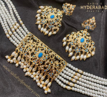 Amara Jadau Firoza White Choker Set with Matching Earrings