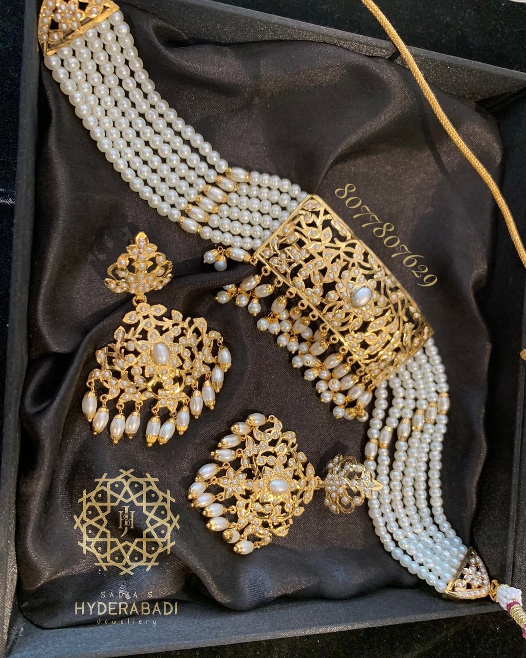 Amara White Jadau Choker with Matching Earrings