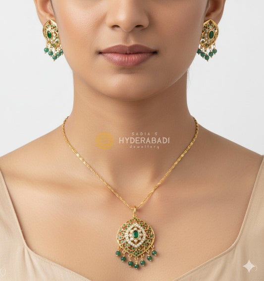 Arqam Green Pendant Set
