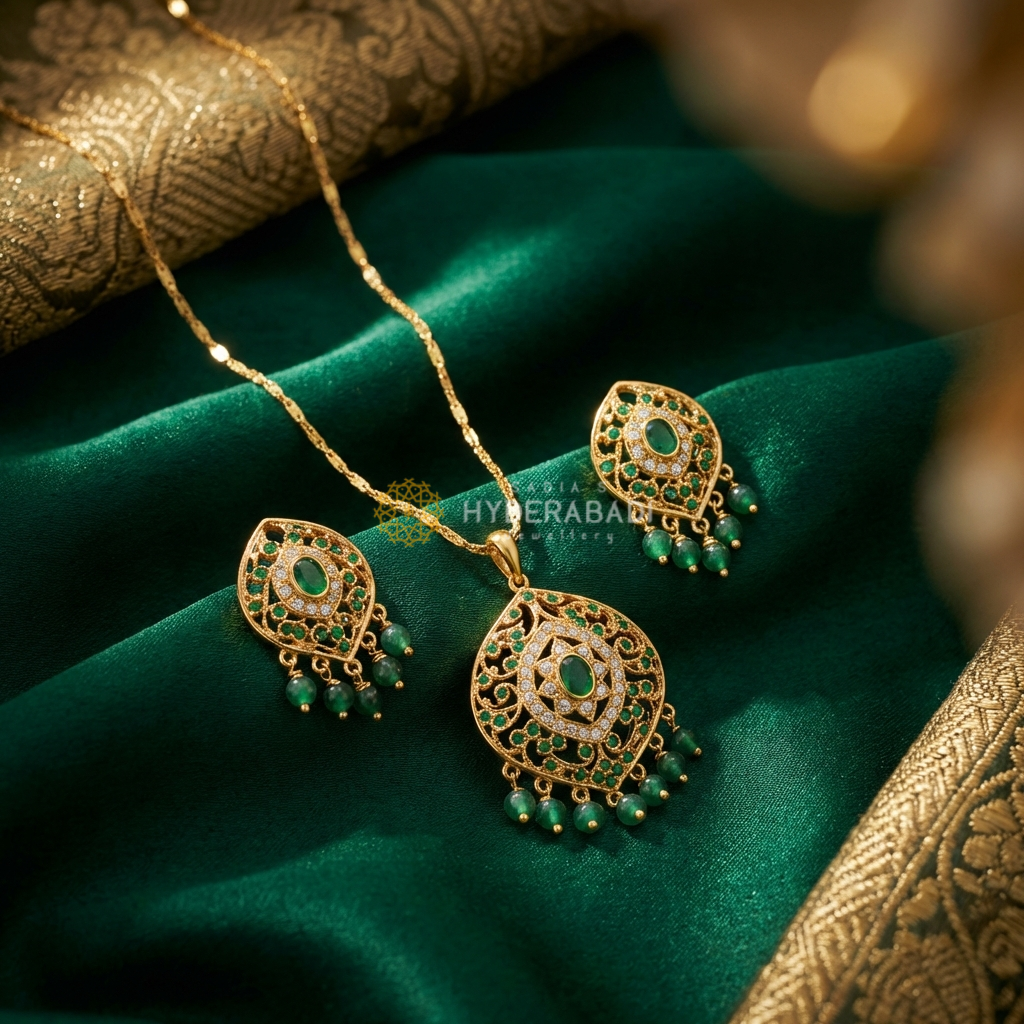 Arqam Green Pendant Set