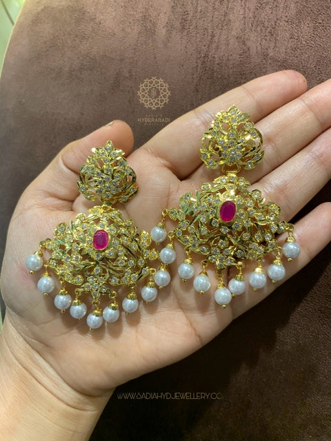 Durre Shehwar Red Guluband