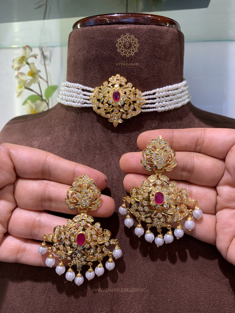 Durre Shehwar Red Guluband