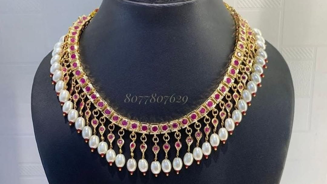 Fizza Red White Barfi Set