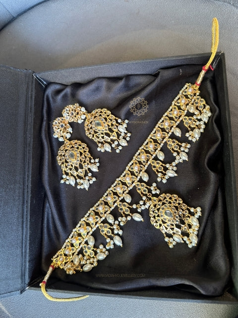 Husna White Necklace Set