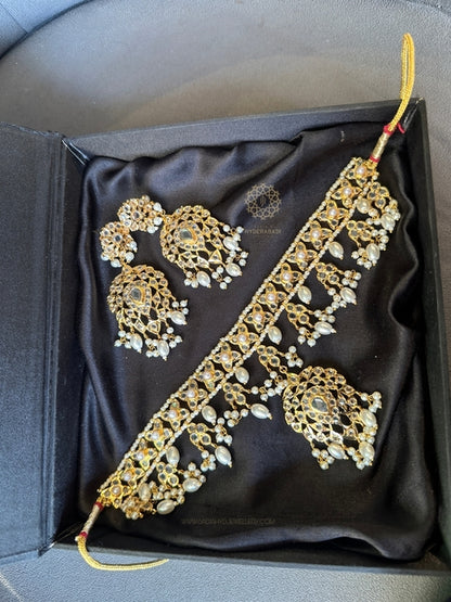 Husna White Necklace Set