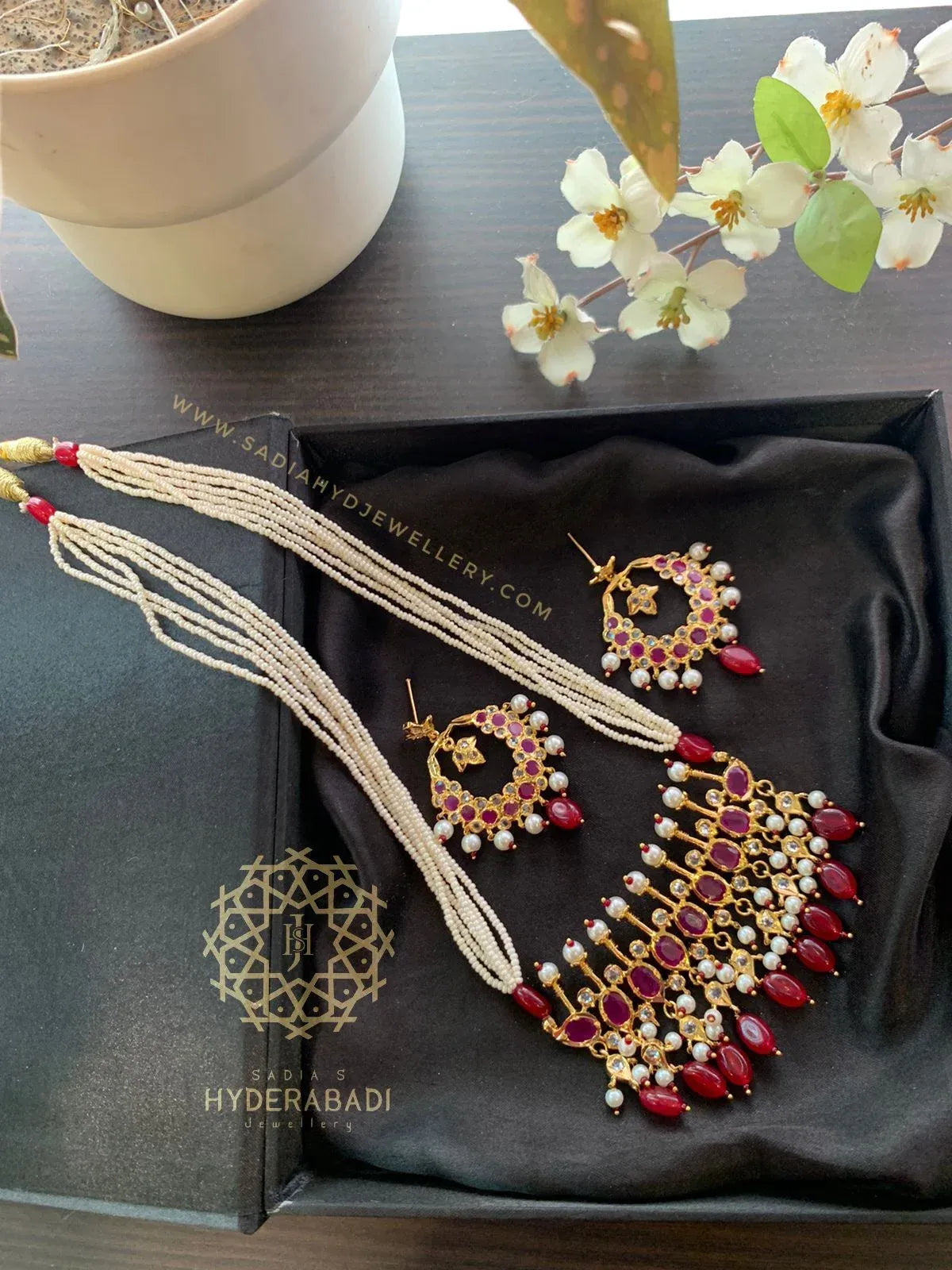 Anam Red White Timrmani Set