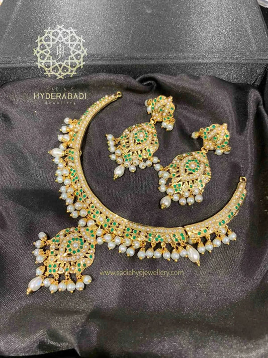 Shahana Green White Jadau Necklace Earrings