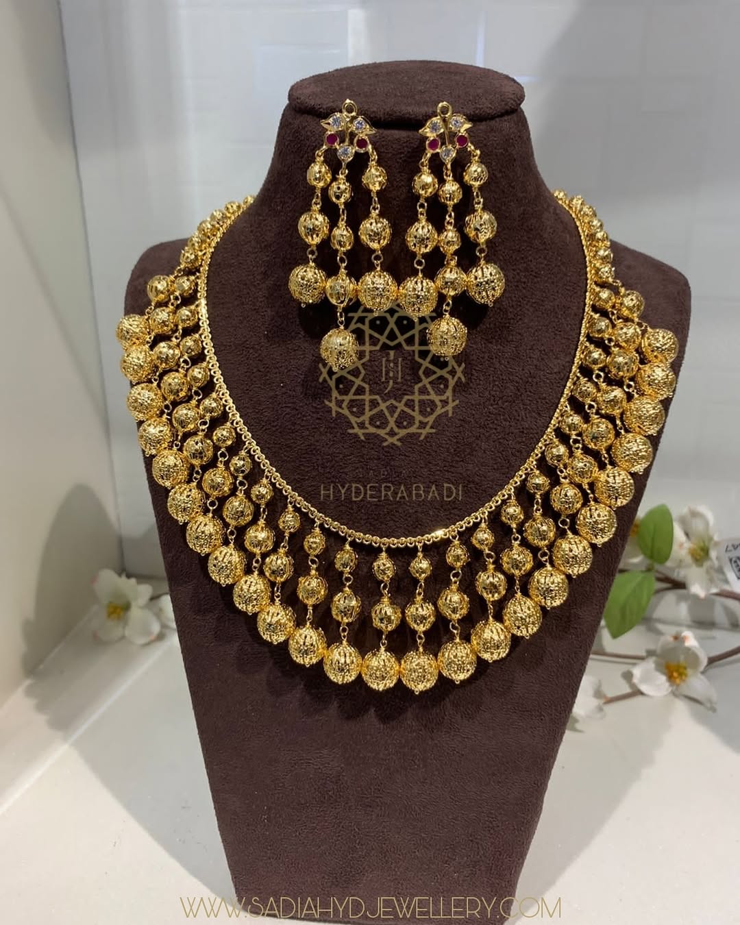 Munazza Chandan Necklace Set